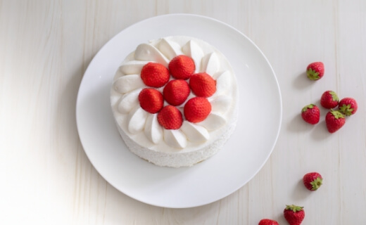 お誕生日のホールケーキ